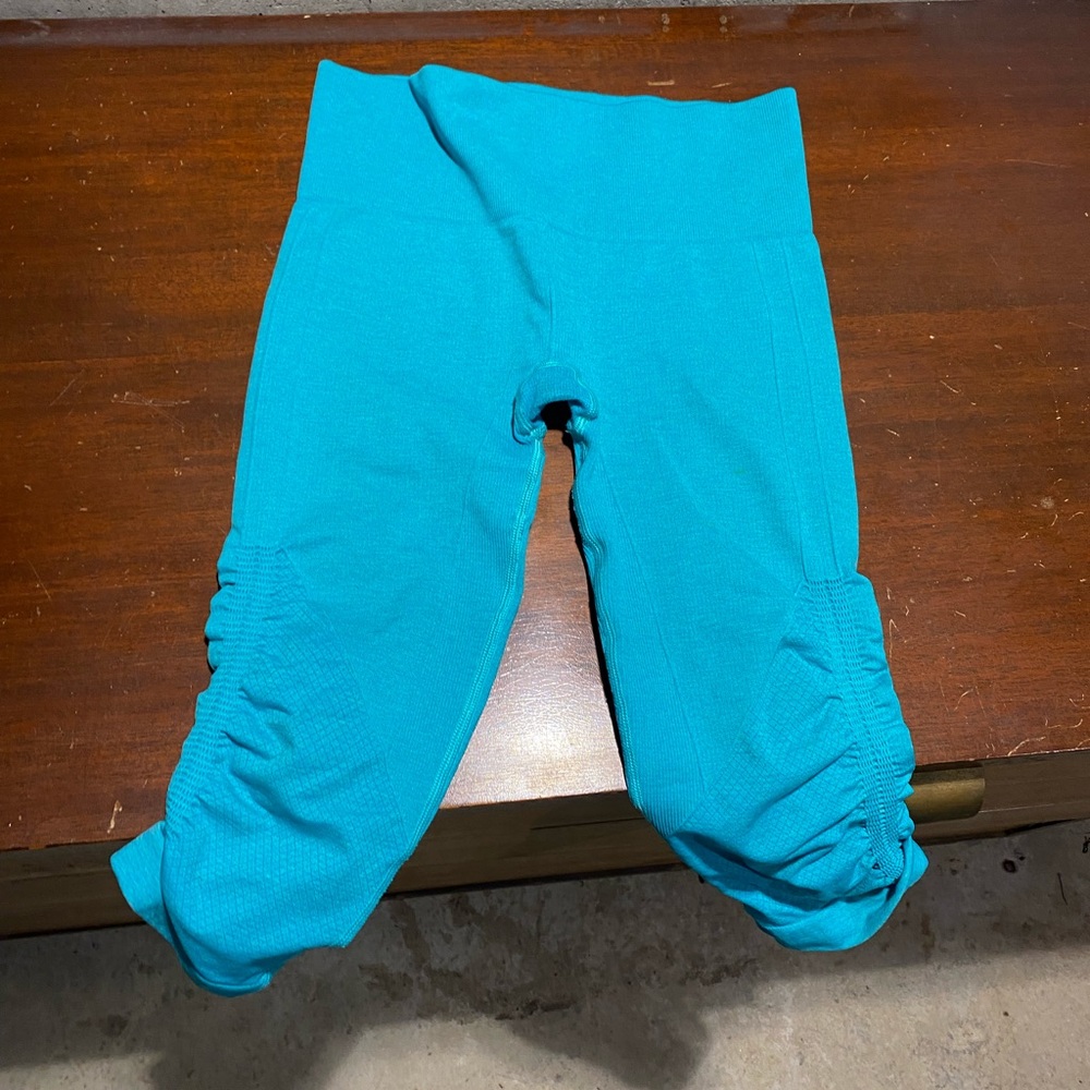 Lululemon In Flow Capri Spry Blue Turquoise Leggings High Waisted